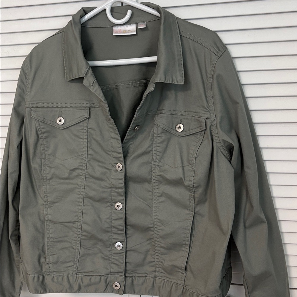 Belle by Kim Gravel Utility Jacket in Green Tea 1X - Picture 3 of 8